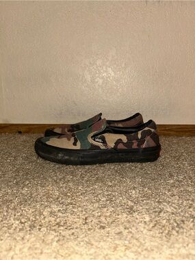 Vans Classic Slip-On Camo Black Mens 7 / Women 8.5 Skate Shoes Canvas Upper Used